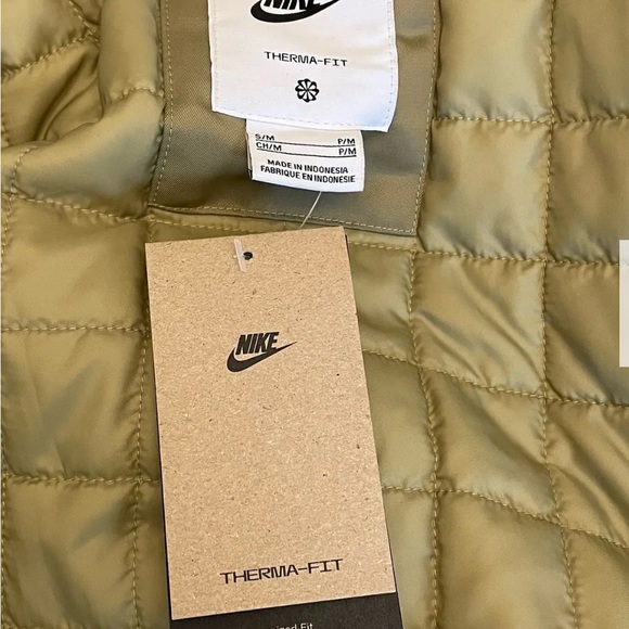 Nike NSW Therma Fit Oversized Bomber Puffy Jacket Quilted Satin Olive - Picture 3 of 10